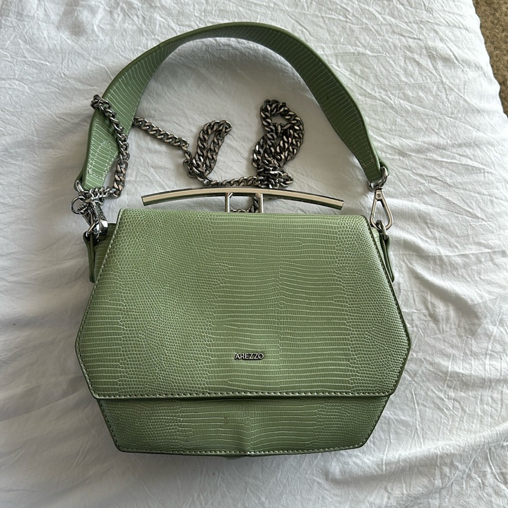Arezzo bag, two ways of use, green color.